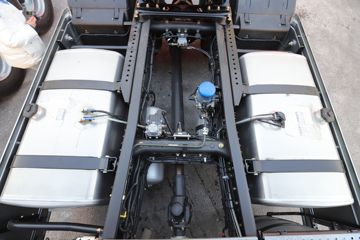 һ����� J6E�ؿ� 4X2 AMTǣ����(����)(CA4180P66K24E6)ͼƬ