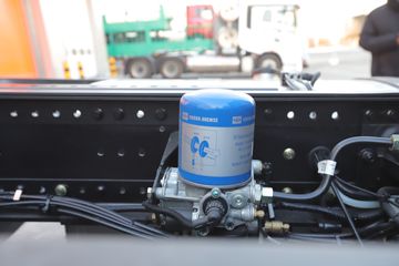 һ����� J6E�ؿ� 4X2 AMTǣ����(����)(CA4180P66K24E6)ͼƬ