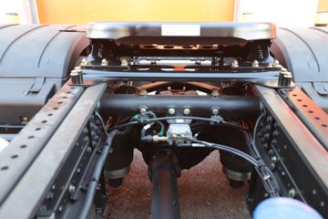 һ����� J6E�ؿ� 4X2 AMTǣ����(����)(CA4180P66K24E6)ͼƬ