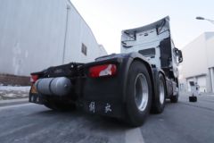 一汽解放 J7重卡 560马力 6X4 L2级AMT自动挡牵引车(国六)(CA4250P77K25T1E6)