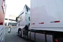 一汽解放 J7重卡 560马力 4X2 AMT自动挡牵引车(国六)(液缓)(CA4180P77K25E6)