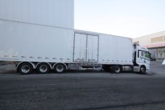 一汽解放 J7重卡 560马力 4X2 AMT自动挡牵引车(国六)(液缓)(CA4180P77K25E6)