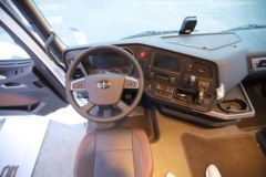 一汽解放 J7重卡 560马力 4X2 AMT自动挡牵引车(国六)(液缓)(CA4180P77K25E6)