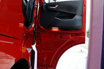 �й����� HOWO TH7�ؿ� 510���� 8X4 8.6�ײ�դʽ�ػ���(����)(ZZ5317CCYV466HF1H)ͼƬ