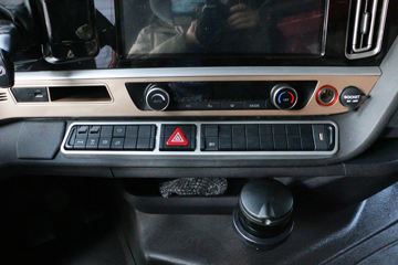 �й����� HOWO TH7�ؿ� 510���� 8X4 8.6�ײ�դʽ�ػ���(����)(ZZ5317CCYV466HF1H)ͼƬ