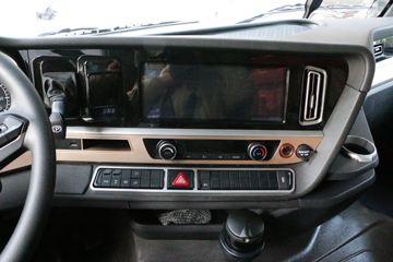 �й����� HOWO TH7�ؿ� 510���� 8X4 8.6�ײ�դʽ�ػ���(����)(ZZ5317CCYV466HF1H)ͼƬ