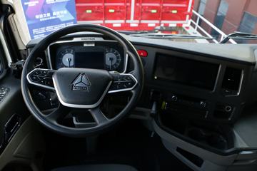 �й����� HOWO MAX 330���� 6X2 9.55���Ű���ʽ�ػ���(����)ͼƬ