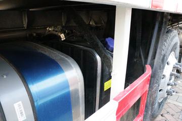 �й����� HOWO MAX 330���� 6X2 9.55���Ű���ʽ�ػ���(����)ͼƬ