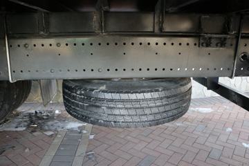 �й����� HOWO MAX 330���� 6X2 9.55���Ű���ʽ�ػ���(����)ͼƬ