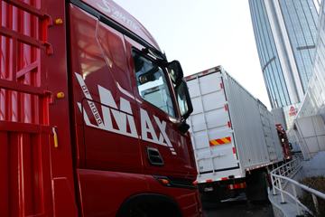 �й����� HOWO MAX 490���� 8X4 9.55���Ű��դʽ�ػ���(����)(ZZ5317CCYV446KF1)ͼƬ