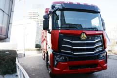 中国重汽 HOWO MAX 490马力 8X4 9.55米排半仓栅式载货车(国六)(ZZ5317CCYV446KF1)