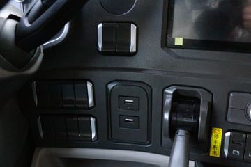 �й����� HOWO MAX 490���� 8X4 9.55���Ű��դʽ�ػ���(����)(ZZ5317CCYV446KF1)ͼƬ