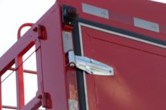 中国重汽 HOWO MAX 490马力 8X4 9.55米排半仓栅式载货车(国六)(ZZ5317CCYV446KF1)