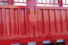 中国重汽 HOWO MAX 490马力 8X4 9.55米排半仓栅式载货车(国六)(ZZ5317CCYV446KF1)