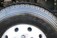 中国重汽 HOWO MAX 490马力 8X4 9.55米排半仓栅式载货车(国六)(ZZ5317CCYV446KF1)