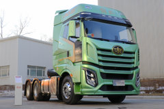 新车到店！解放平底盘牵引车火热促销中！