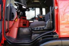 中国重汽 HOWO TX 270马力 4X2 6.75米排半仓栅式载货车(国六)(ZZ5187CCYK501GF1)