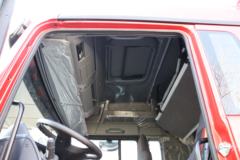 中国重汽 HOWO TX 270马力 4X2 6.75米排半仓栅式载货车(国六)(ZZ5187CCYK501GF1)