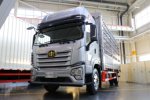 青岛解放 JK6中卡 领航版 260马力 4X2 6.8米AMT自动挡仓栅式载货车(国六)
