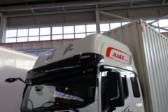 青岛解放 JK6中卡 领航版 260马力 4X2 9.75米AMT自动挡厢式载货车(国六)(CA5180XXYP28K2L8E6A80)