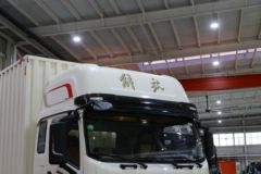 青岛解放 JK6重卡 领航版 320马力 6X2 9.8米厢式载货车(国六)(CA5250XXYP28K1L8T3AE6)