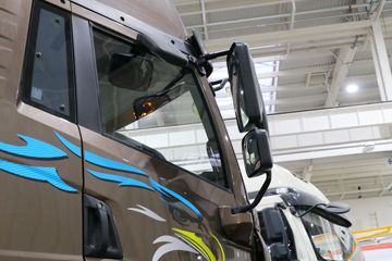 青岛解放 悍V重卡 320马力 8X4 9.5米仓栅式载货车(CA5311CCYP2K2L7T4E5A80)外观图片