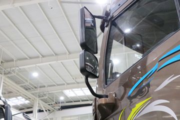 青岛解放 悍V重卡 320马力 8X4 9.5米仓栅式载货车(CA5311CCYP2K2L7T4E5A80)外观图片