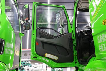 一汽解放 新J6P重卡 2021款 舒适版 460马力 8X4 6.5米AMT自动挡自卸车(国六)(CA3310P66K24L1T4E6)驾驶室图片