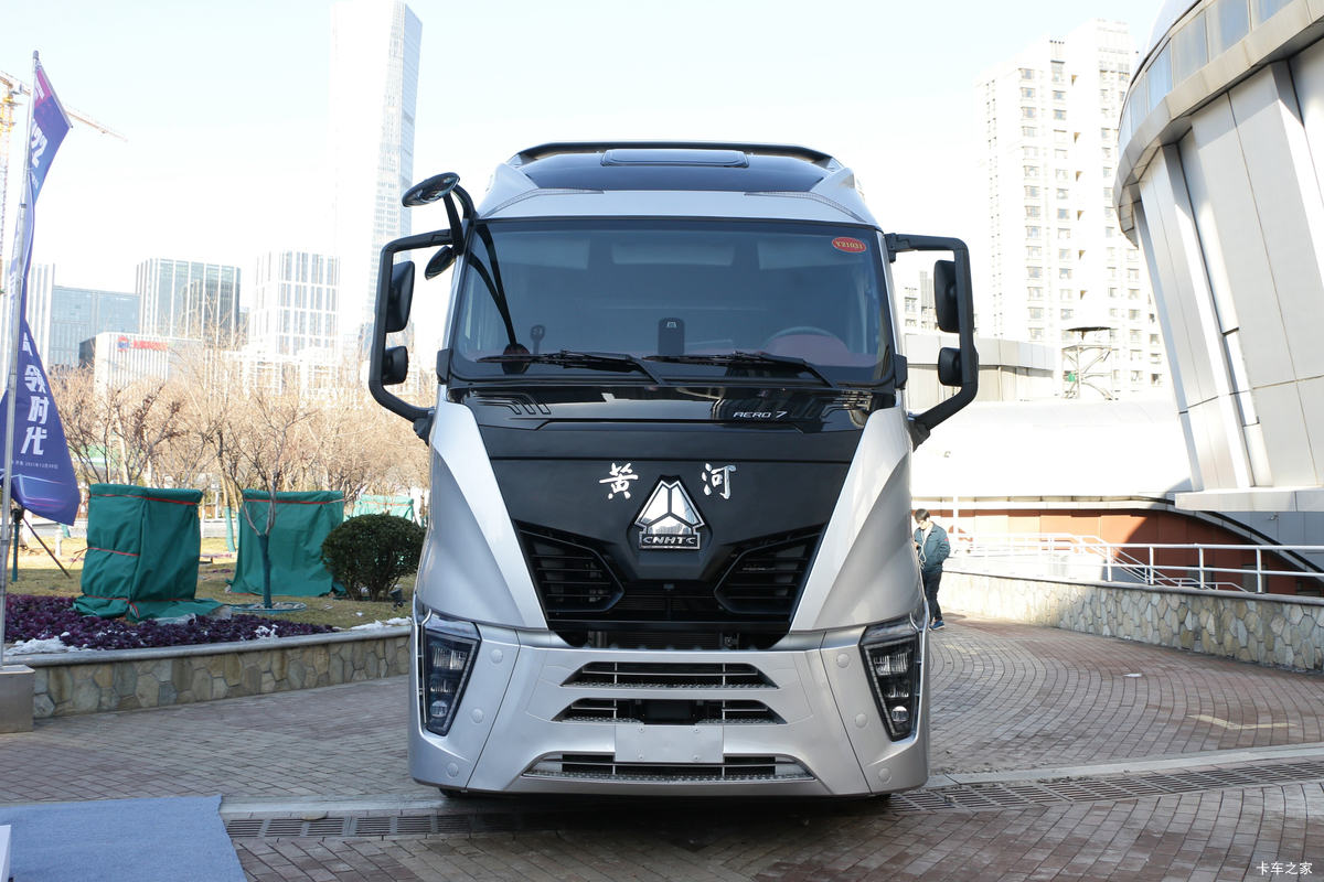 中国重汽 黄河 X7重卡 540马力 4X2 AMT自动档牵引车(国六)(2.71速比)