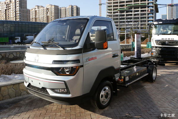 重汽HOWO 智相 纯电动栏板底盘(ZZ1047F3111Z145EV)81.14kWh