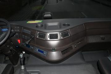 �������� ��ʨC6 ���ذ� 320���� 4X2 �����ᳵ�����䳵(����)(CQ5187TCLHV09681)ͼƬ