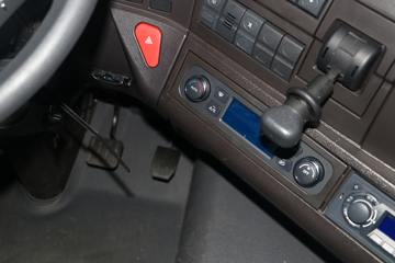 �������� ��ʨC6 ���ذ� 320���� 4X2 �����ᳵ�����䳵(����)(CQ5187TCLHV09681)ͼƬ