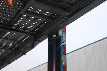 �������� ��ʨC6 ���ذ� 320���� 4X2 �����ᳵ�����䳵(����)(CQ5187TCLHV09681)ͼƬ