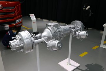 解放 轻型中央集成高速电驱桥