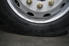 一汽解放 J6L中卡 质惠版 快递款 260马力 4X2 10米厢式载货车(国六)(CA5180XXYP62K1L5E6)