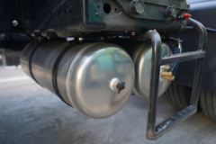 青岛解放 JH6重卡 6X4 换电牵引车(国六)(CA4256P26T1BEVA80)285kWh