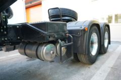 青岛解放 JH6重卡 6X4 换电牵引车(国六)(CA4256P26T1BEVA80)285kWh