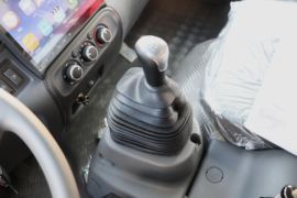 骏铃V6&nbsp;冷藏车驾驶室图片