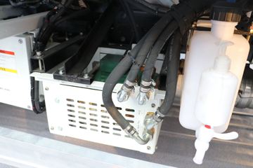 ���� ˧��Q6 ����ʿ 160���� 4X2 4.015����س�(����)ͼƬ