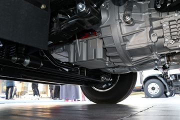 ���� ˧��Q6 ����ʿ 160���� 4X2 4.015����س�(����)ͼƬ