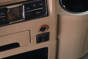 �й����� HOWO TX 250���� 4X2 9.6��AMT�Զ�����ʽ�ػ���(����)(ZZ5187XXYN711GF1)ͼƬ