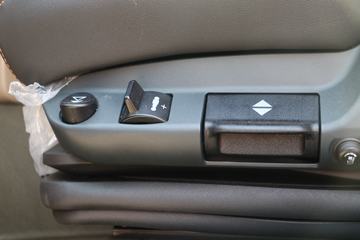 �й����� HOWO TX 250���� 4X2 9.6��AMT�Զ�����ʽ�ػ���(����)(ZZ5187XXYN711GF1)ͼƬ