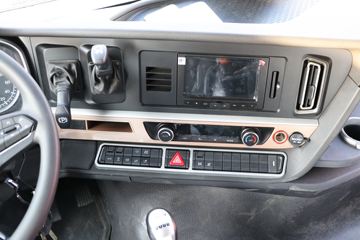 �й����� HOWO TH7�ؿ� 480���� 6X4 ǣ����(����)(12��)(ZZ4257W324HF1B)ͼƬ