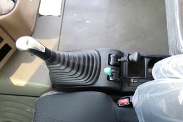 �й����� HOWO TX�ؿ� 430���� 6X4 ǣ����(����)(ZZ4257V324GF1)ͼƬ