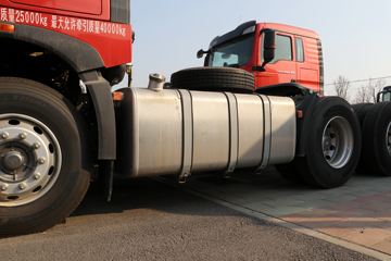 �й����� HOWO TX�ؿ� 430���� 6X4 ǣ����(����)(ZZ4257V324GF1)ͼƬ