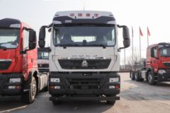 中国重汽国六牵引车价格钜惠，欢迎甩单