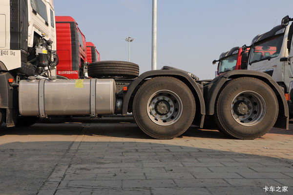 中国重汽 HOWO TX7重卡 460马力 6X4 牵引车(国六