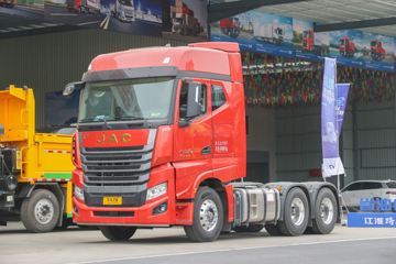 江淮 格尔发K7重卡 北方版 490马力 4X2 AMT自动挡牵引车(国六)(HFC4182P1K5A39KS)