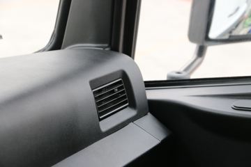 �й������ɶ����ó� ����V5 220���� 4X2 6.8�ײ�դʽ�ػ���(����)(ZZ5184CCYN5617F1)ͼƬ