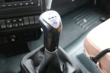 �й������ɶ����ó� ����V5 220���� 4X2 6.8�ײ�դʽ�ػ���(����)(ZZ5184CCYN5617F1)ͼƬ